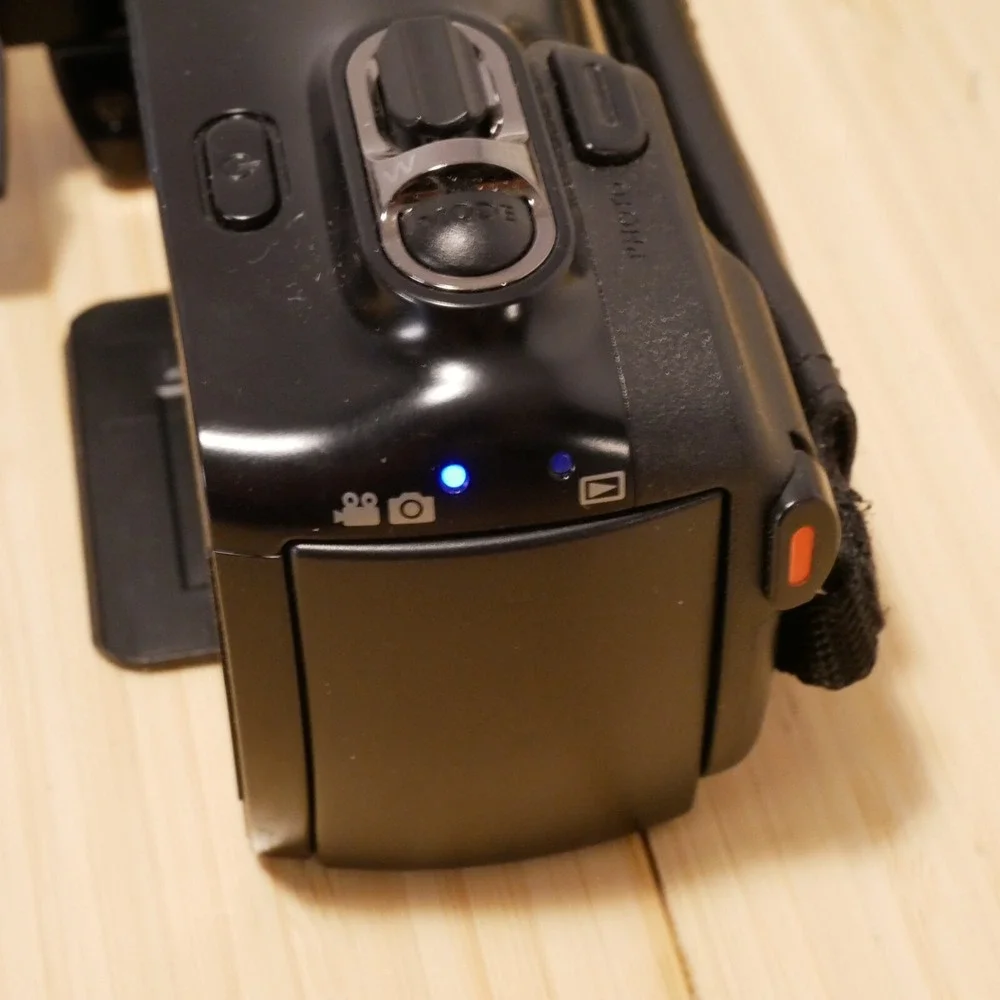 Samsung SMX-F54‎ Camcorder - 16GB Internal Memory (can also use SD cards) bundle